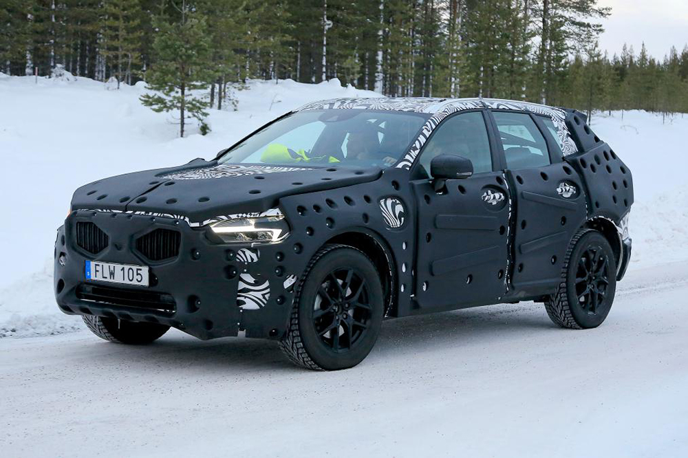 A spy shot of the XC60 during testing.