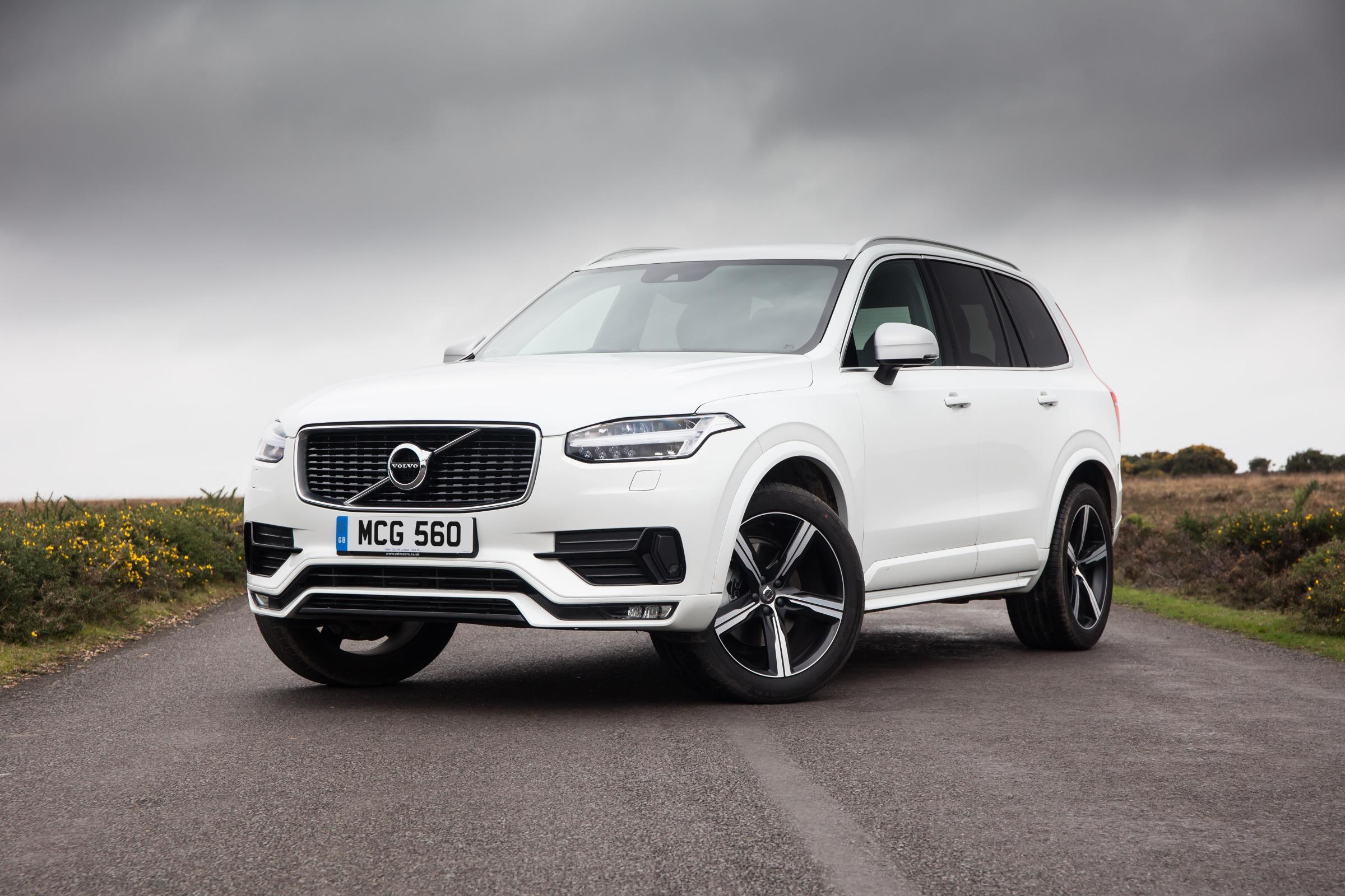Volvo introduces T5 V90 CC and XC90 in the UK